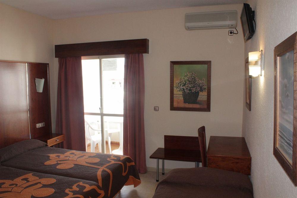 เอ็น.ซีเอช Hotel ตอร์เรโมลิโนส ภายนอก รูปภาพ