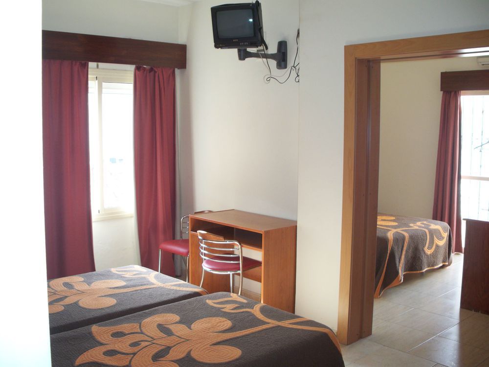 เอ็น.ซีเอช Hotel ตอร์เรโมลิโนส ภายนอก รูปภาพ