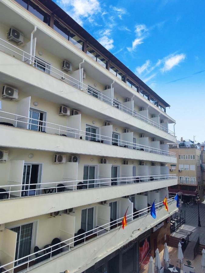 เอ็น.ซีเอช Hotel ตอร์เรโมลิโนส ภายนอก รูปภาพ