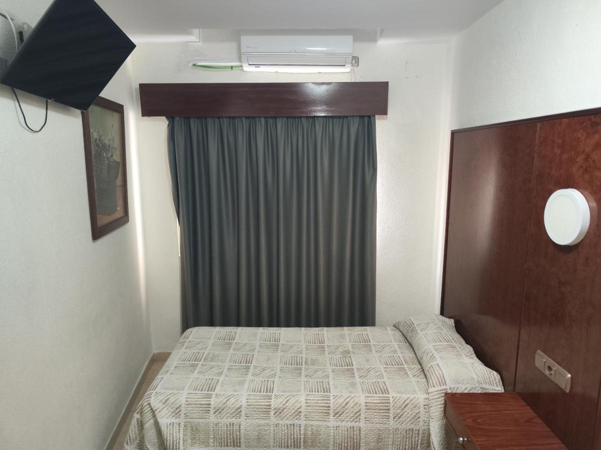เอ็น.ซีเอช Hotel ตอร์เรโมลิโนส ภายนอก รูปภาพ