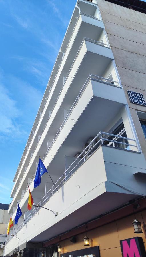 เอ็น.ซีเอช Hotel ตอร์เรโมลิโนส ภายนอก รูปภาพ