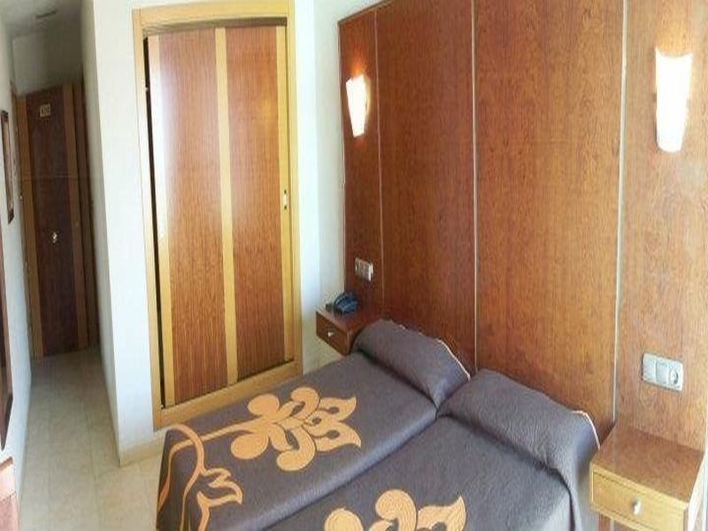 เอ็น.ซีเอช Hotel ตอร์เรโมลิโนส ภายนอก รูปภาพ