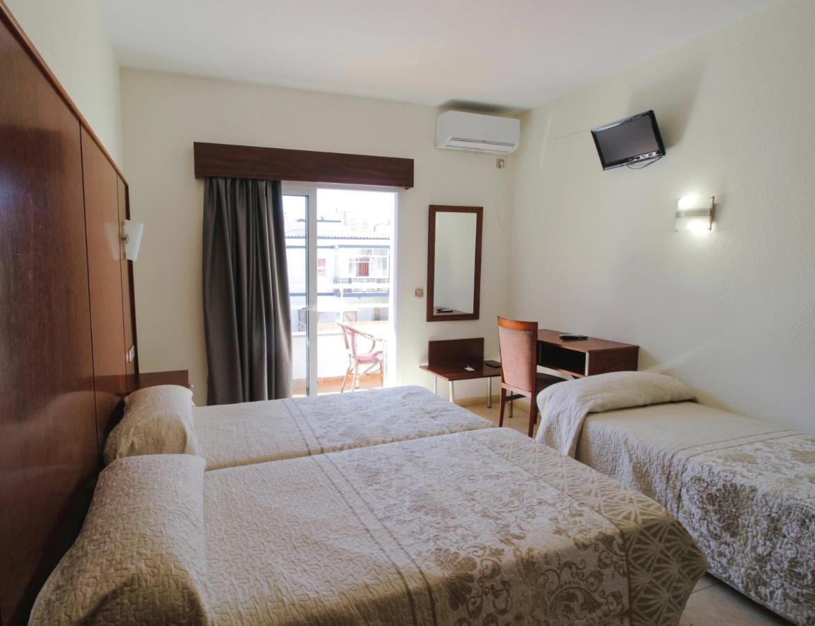 เอ็น.ซีเอช Hotel ตอร์เรโมลิโนส ภายนอก รูปภาพ