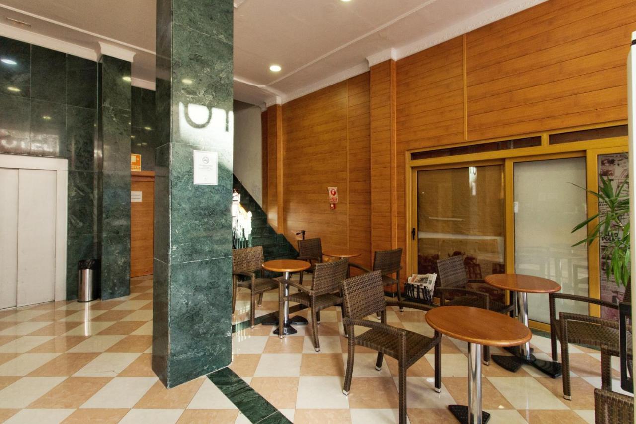 เอ็น.ซีเอช Hotel ตอร์เรโมลิโนส ภายนอก รูปภาพ